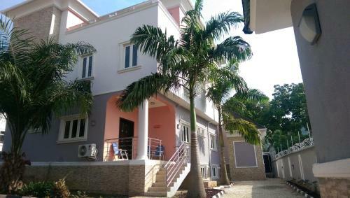 Bed & Breakfast Kh Lodge Abuja