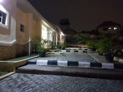 Hostal Rock Towers Apartments