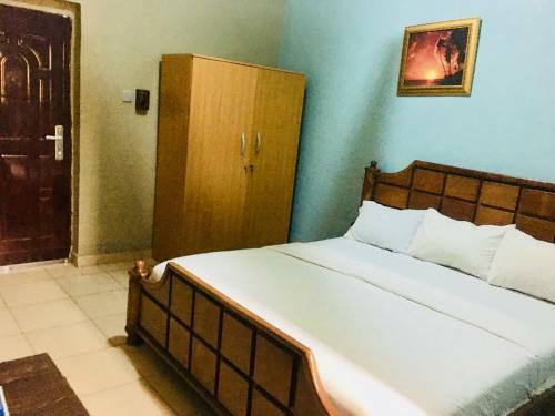Omolucas Hotel & Suites
