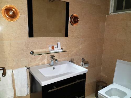 Serendib Hotel & Service Apartments