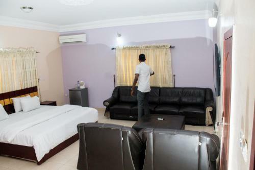 Western Sun International Hotel