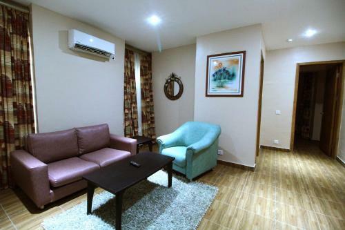 La Cour Hotels And Apartments Glover