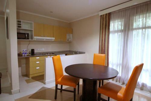 La Cour Hotels And Apartments Glover