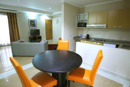 La Cour Hotels And Apartments Glover