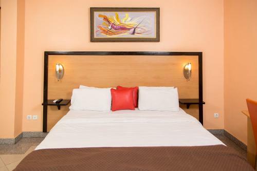 La Cour Hotels And Apartments Glover