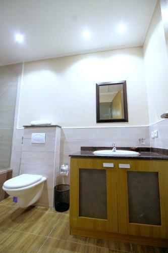 La Cour Hotels And Apartments Glover