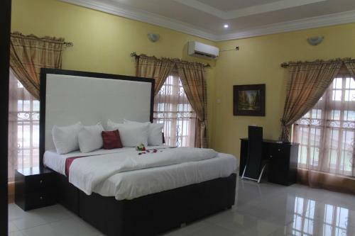 Hostal Vinchee Suites