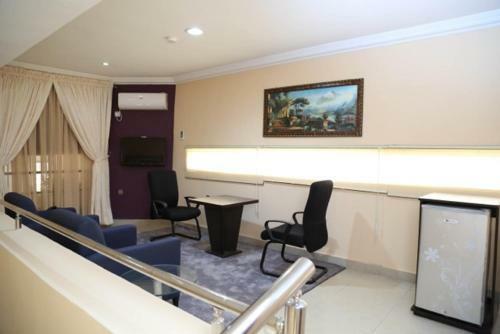 Conference Hotel And Suites Sagamu