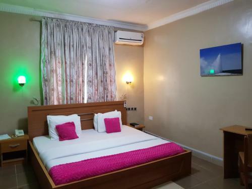 Aloha Hotel And Resorts
