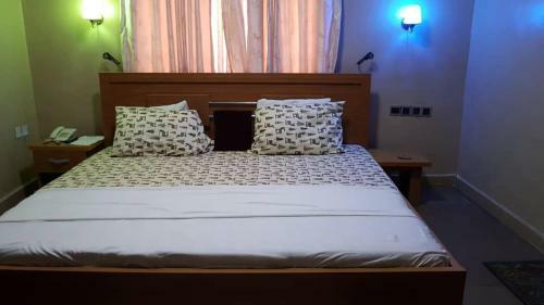 Aloha Hotel And Resorts