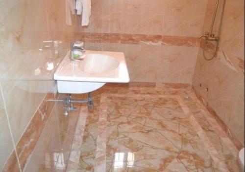 Grand Emperor Hotels, Lekki Phase 1