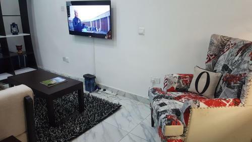 1 Bedroom Apartment - Off Chevron Drive