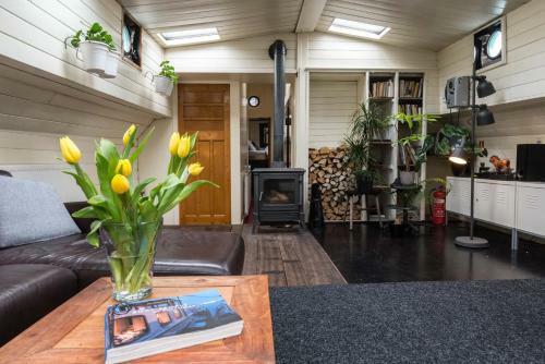 Bed & Breakfast Houseboat R�ussi