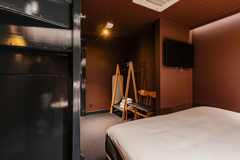 Hotel De Jonker Urban Studios & Suites