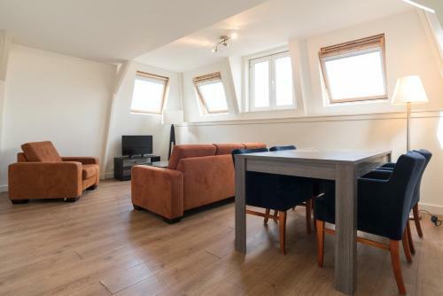 Amsterdam City Center Canal View Apartments