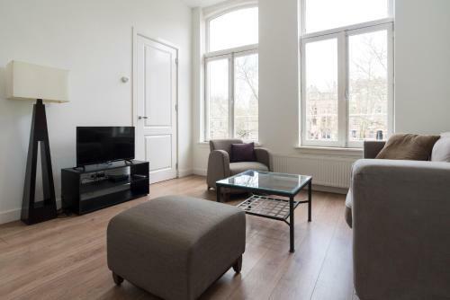 Amsterdam City Center Canal View Apartments