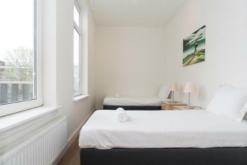 Amsterdam City Center Canal View Apartments