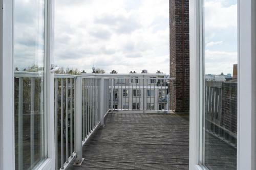 Amsterdam City Center Canal View Apartments