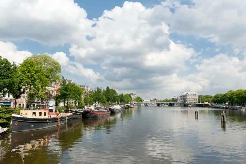 Amsterdam City Center Canal View Apartments