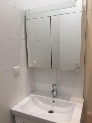 Bed & Breakfast Amsroom - Females Only