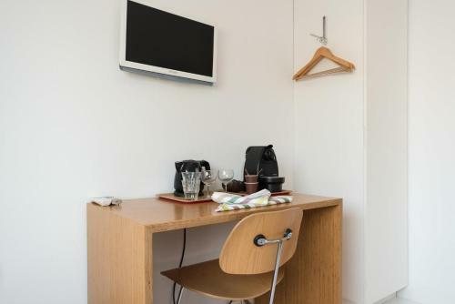 The Modern Houseboat