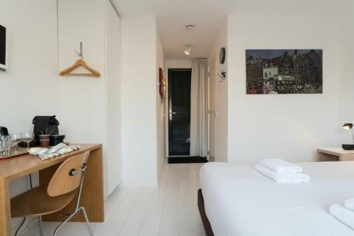 The Modern Houseboat
