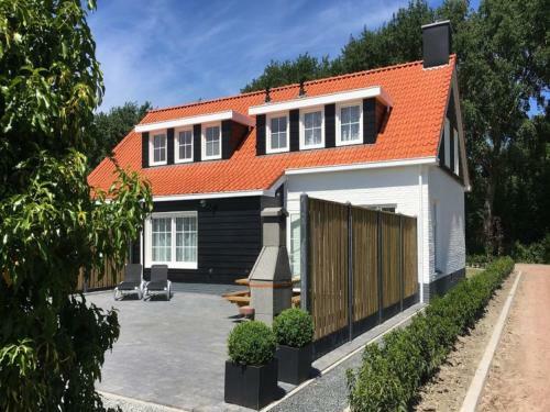 Comfortable Holiday Home In Oostkapelle Near Beach