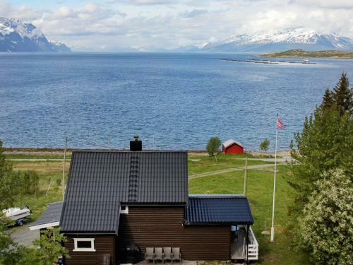 Holiday Home Lyngseidet