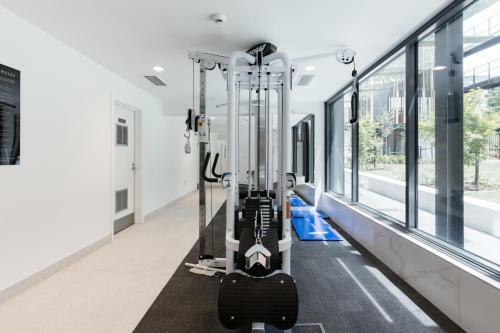 Brand New Modern Studio Apartment In Central Queen Street