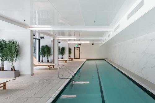 Brand New Modern Studio Apartment In Central Queen Street