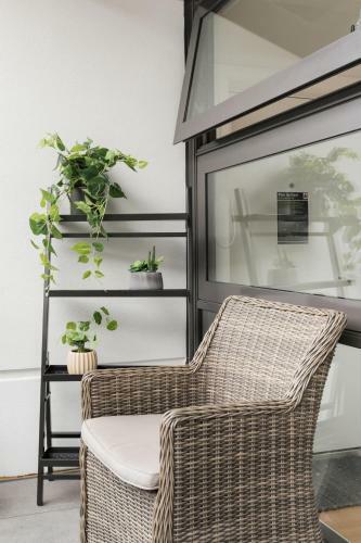 Brand New Modern Studio Apartment In Central Queen Street