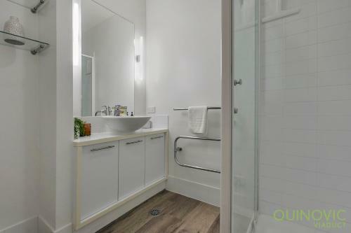 Quinovic Viaduct City Edge Chic Apartment