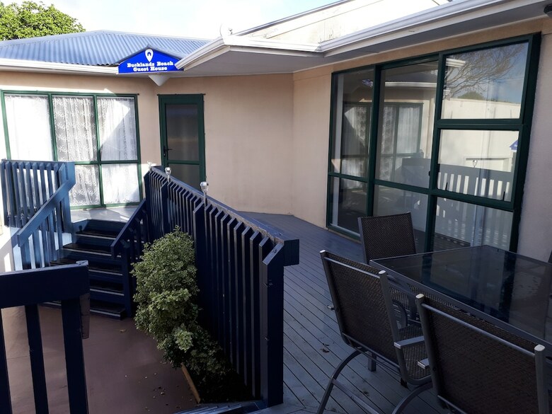 Hostal Bucklands Beach Guest House