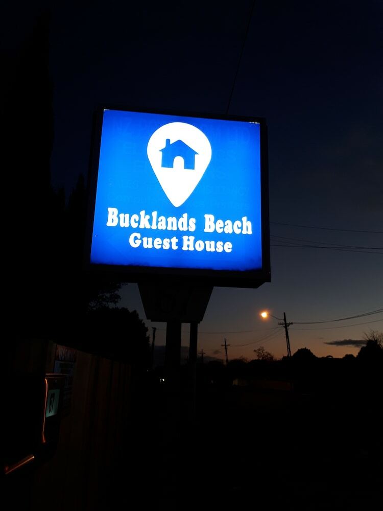 Hostal Bucklands Beach Guest House