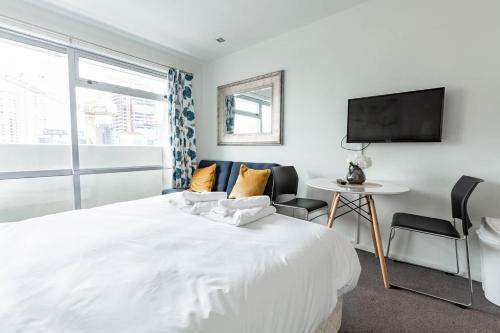 Beautiful Studio Apartment With Pool And Gym!