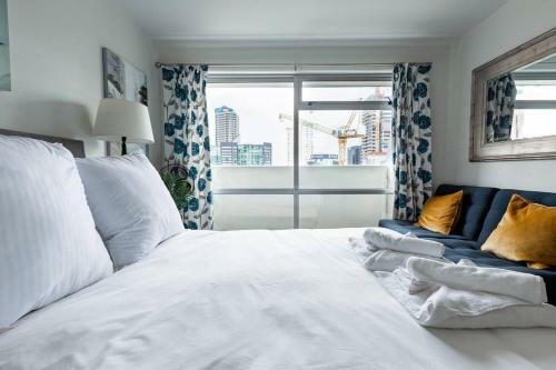 Beautiful Studio Apartment With Pool And Gym!
