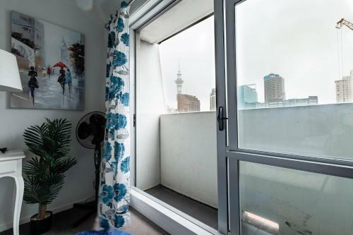 Beautiful Studio Apartment With Pool And Gym!