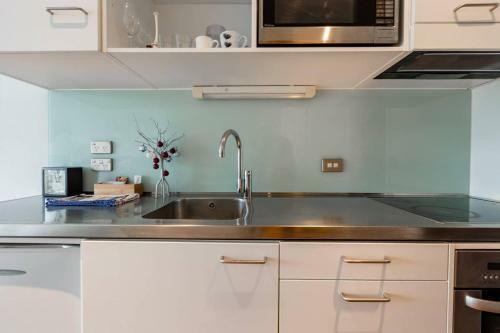 Beautiful Studio Apartment With Pool And Gym!