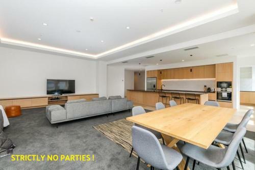 Acrossia Apartment Suites