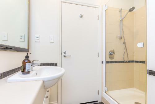 Lovely City Apartment! Views, Pool And Gym