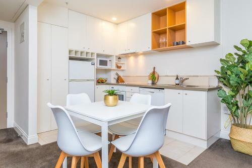 Lovely City Apartment! Views, Pool And Gym
