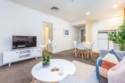Lovely City Apartment! Views, Pool And Gym