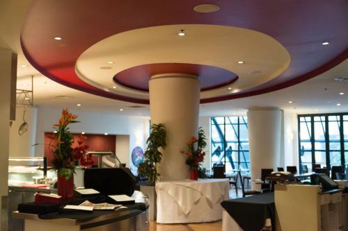 Lovely City Apartment! Views, Pool And Gym