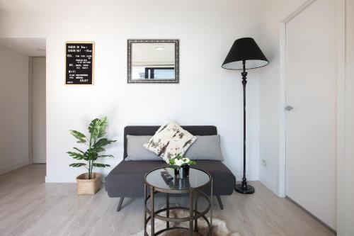 Under The Sky Tower -- Brand New Modern Apartment