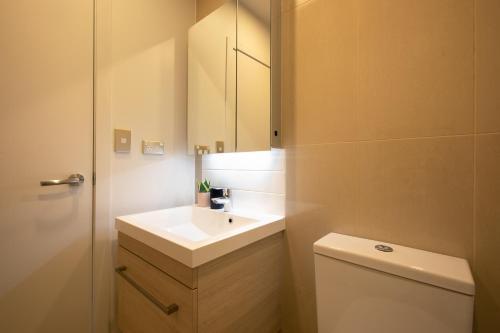 Under The Sky Tower -- Brand New Modern Apartment