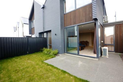 Golden Sun Apartment