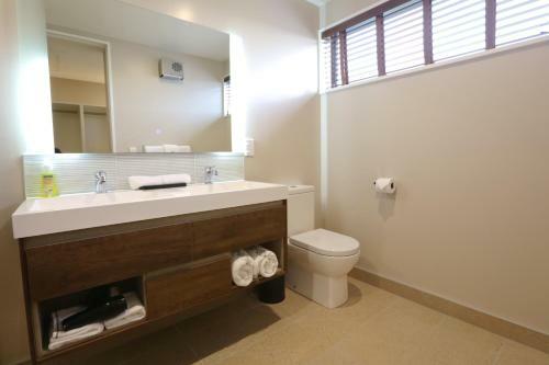 Golden Sun Apartment