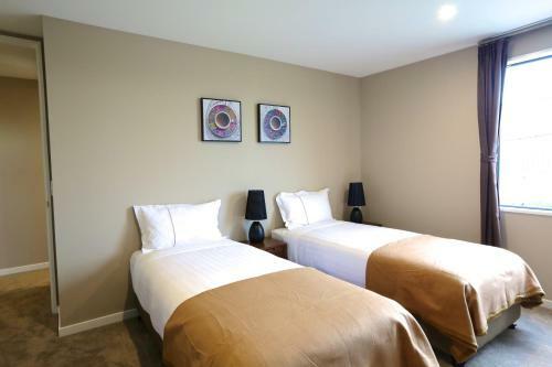 Golden Sun Apartment