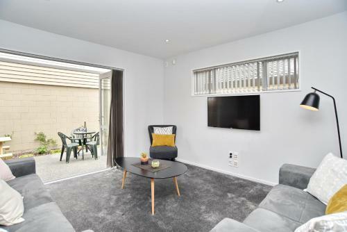 Regents Villa A - Christchurch Holiday Homes