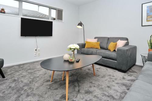 Regents Villa A - Christchurch Holiday Homes